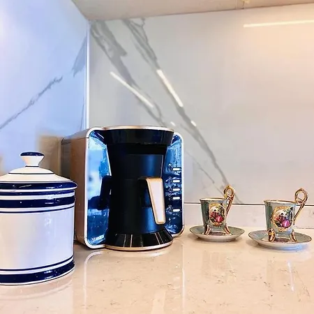 Port Mansion * 马尔马里斯