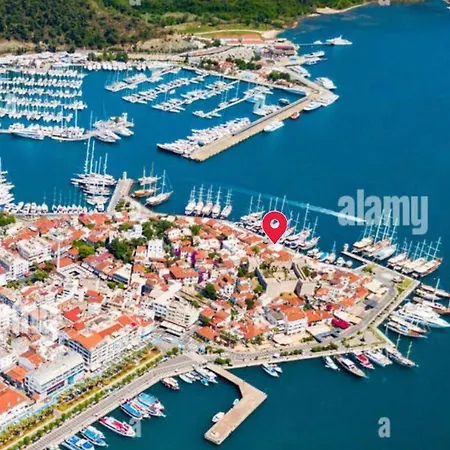 Port Mansion Μαρμαρίς